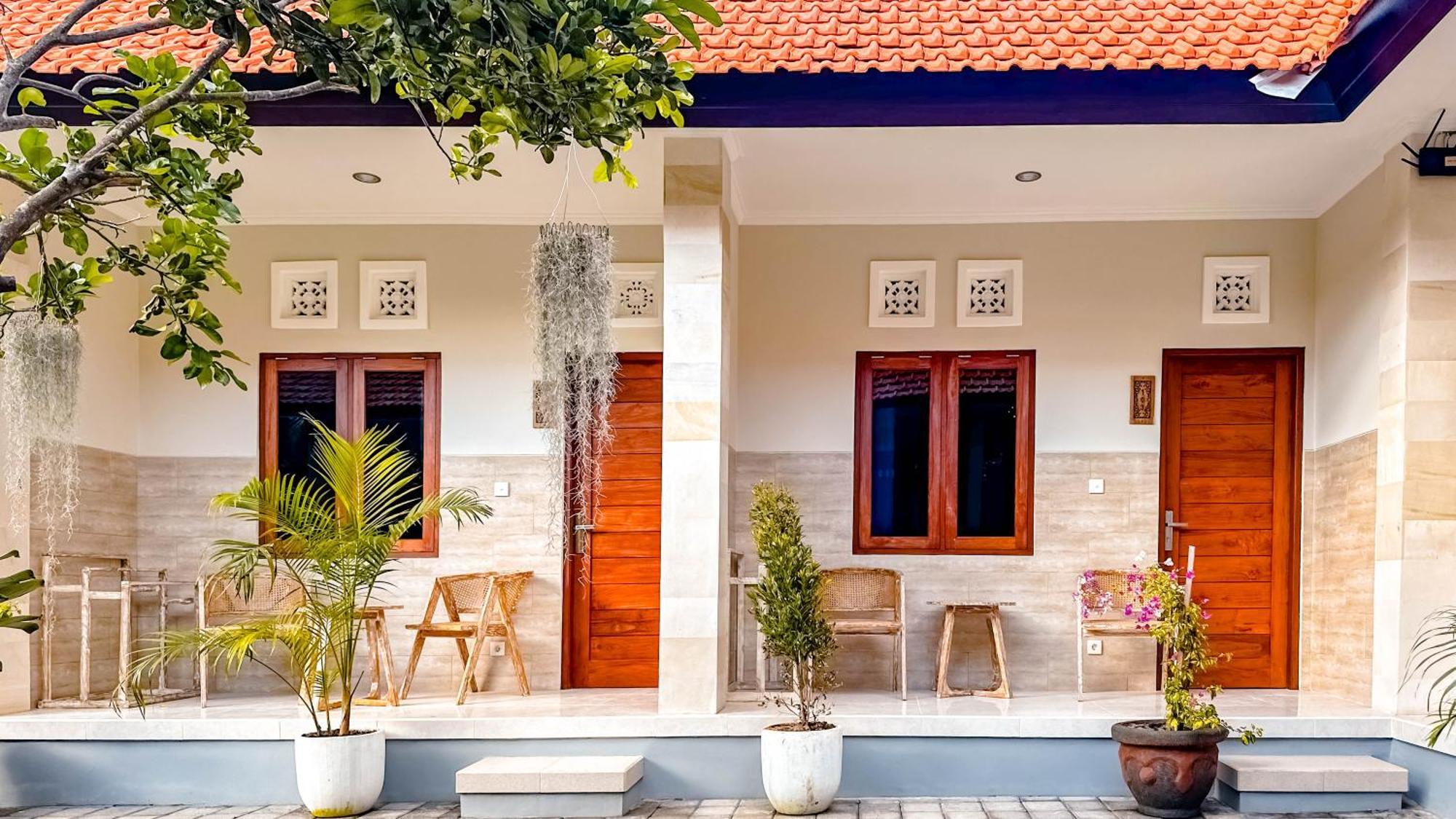 Adhi Homestay Нуса-Дуа Экстерьер фото